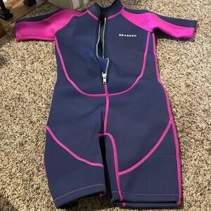 Seaskin girls wet suit size 6. Used once.